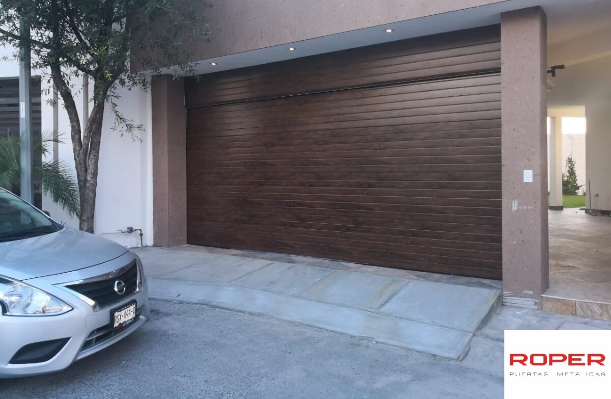 Porton Seccional Americano Roper Insulado 12 X 8 Pies a Rayas Roble